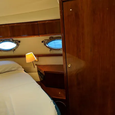 Botel White Moon - Boat And Breakfast *