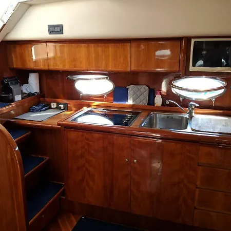 White Moon - Boat And Breakfast Gaeta