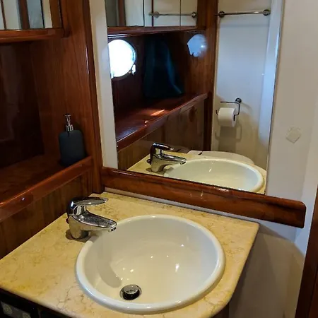 Botel White Moon - Boat And Breakfast Gaeta