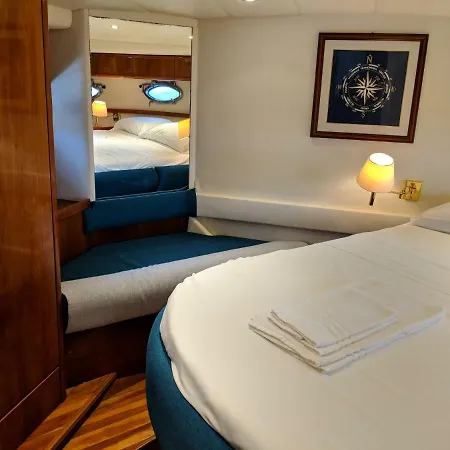 Botel White Moon - Boat And Breakfast *