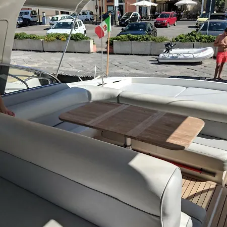 White Moon - Boat And Breakfast Botel *