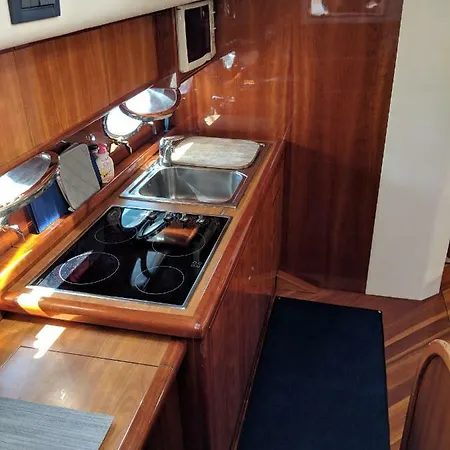 Botel White Moon - Boat And Breakfast