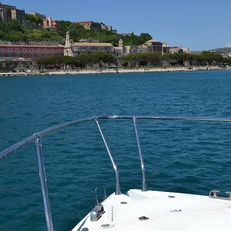 Botel White Moon - Boat And Breakfast Gaeta